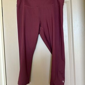Zella Capri Maroon Leggings